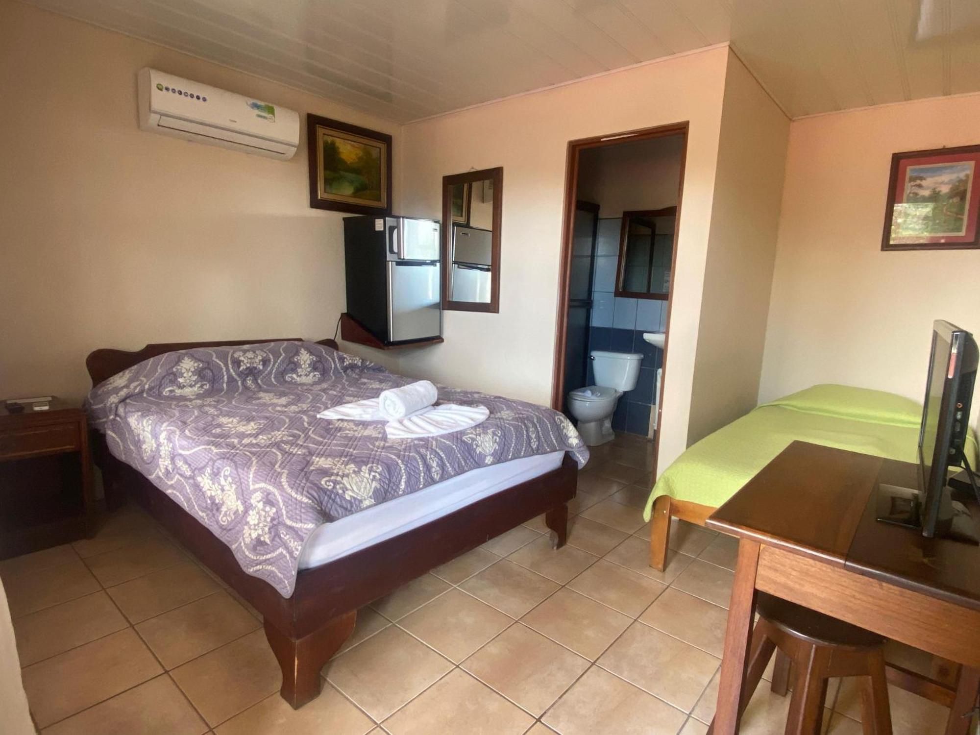 Hotel La Choza Inn La Fortuna Екстериор снимка